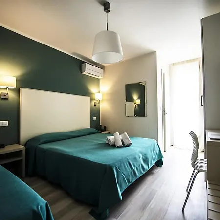 Chris Hotel